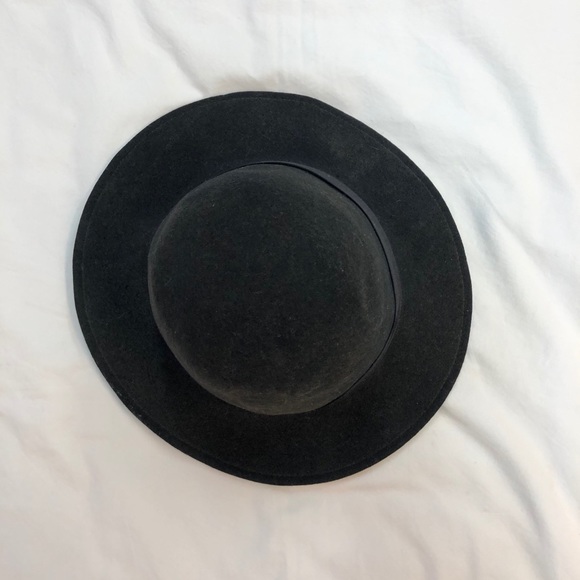 ✨3/$15✨ Lite Felt Hat - Picture 2 of 3